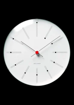 Arne Jacobsen Bankers Vægur Ø29 cm hvid/sort/rød | Køb her