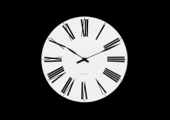 Arne Jacobsen Roman Vægur Ø29 cm hvid/sort | Køb her