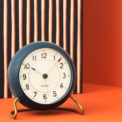 Arne Jacobsen Station Bordur Ø11 cm petroleum/hvid | Køb her