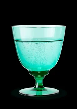 Holmegaard Flow Glas på fod 35 cl emerald green | Køb her