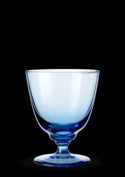 Holmegaard Glas på fod 35 cl i blå fra serien Flow | Køb her