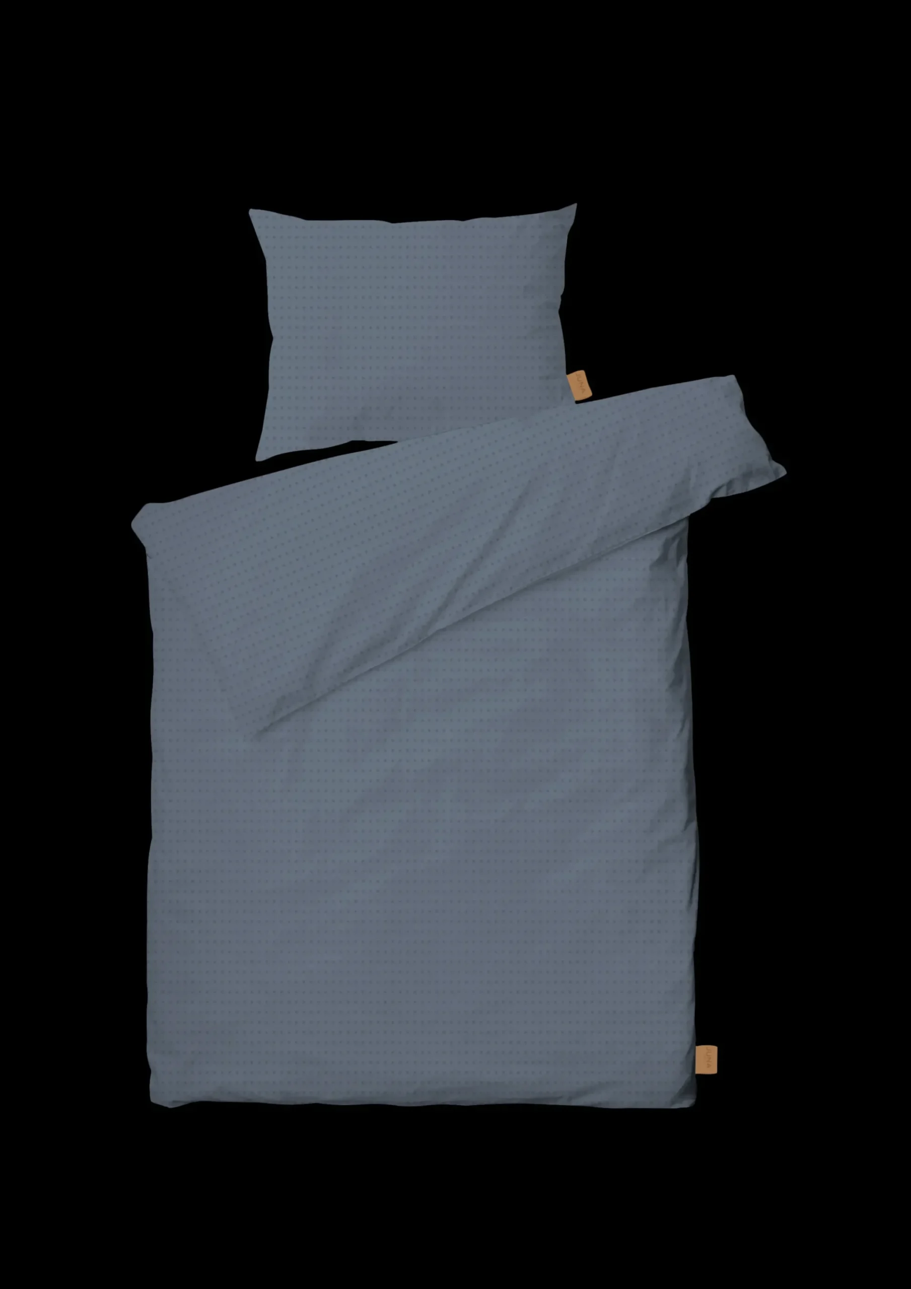 JUNA Cube Sengetøj 150x210 cm støvet blå SE | Køb her