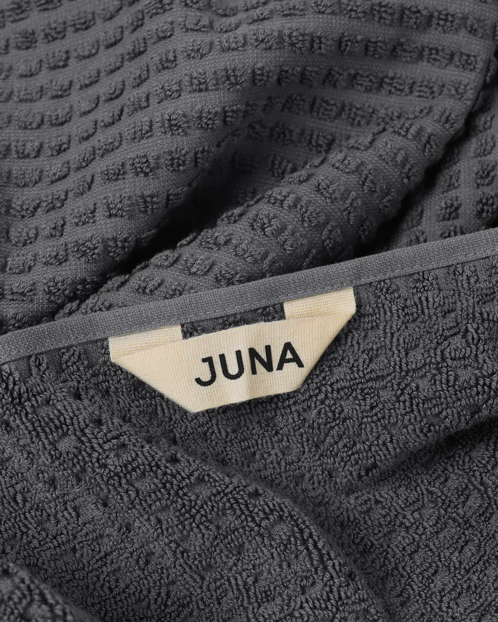 JUNA Håndklæde 50x100 cm i grå fra serien Check | Køb her