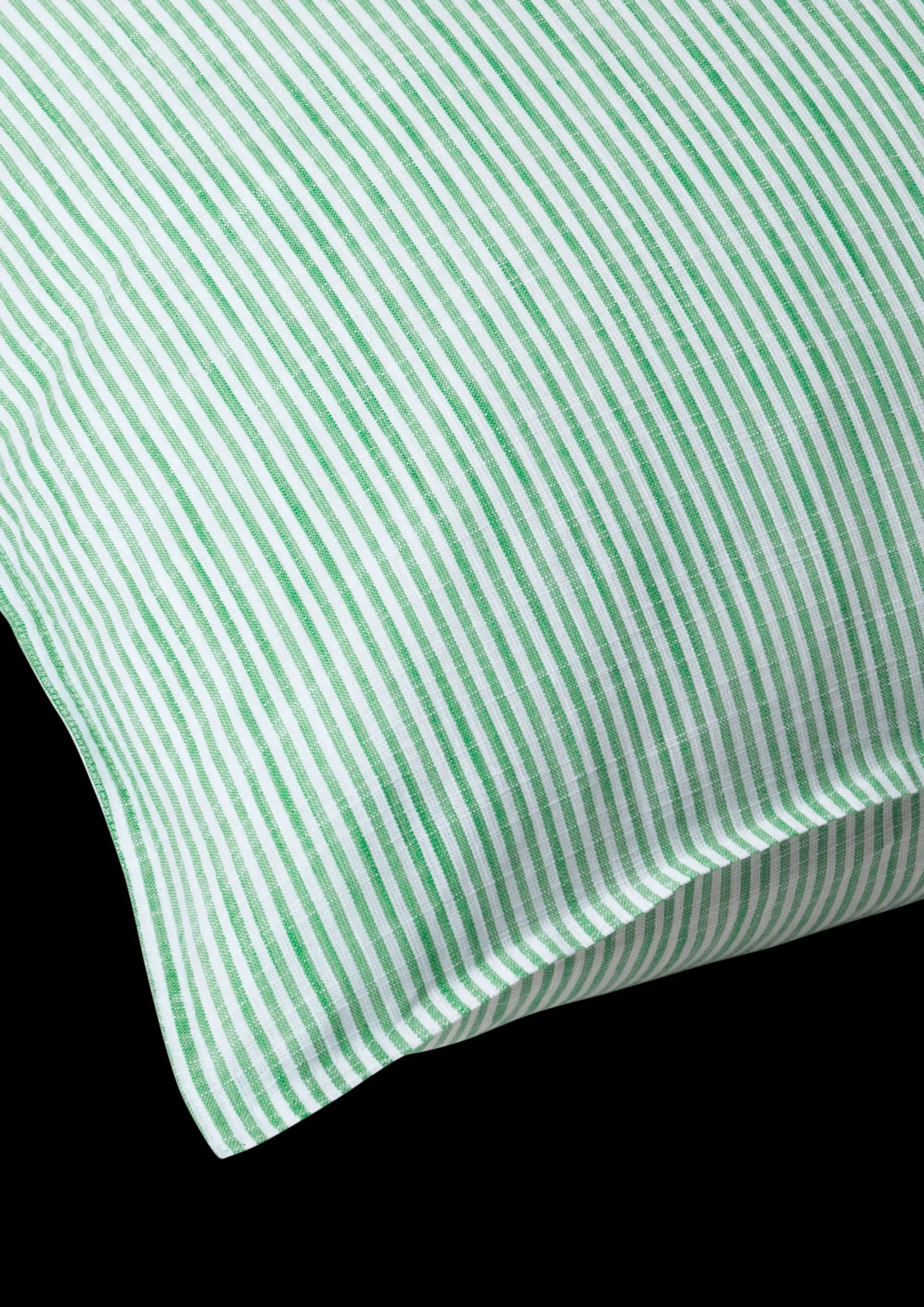 JUNA Monochrome Lines Pudebetræk 70x50cm grøn/hvid | Køb her