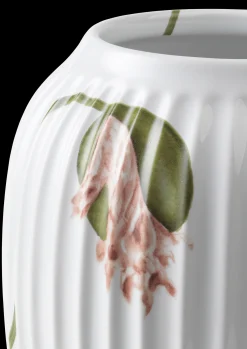 Kähler Hammershøi Poppy Vase H21 hvid m. deko | Køb her
