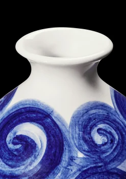 Kähler Vase H10.5 cm i blå fra serien Tulle | Køb her