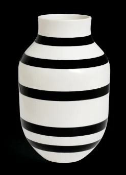 Kähler Vase H31 cm i sort fra serien Omaggio | Køb her