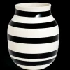 Kähler Vase H20 cm i sort fra serien Omaggio | Køb her