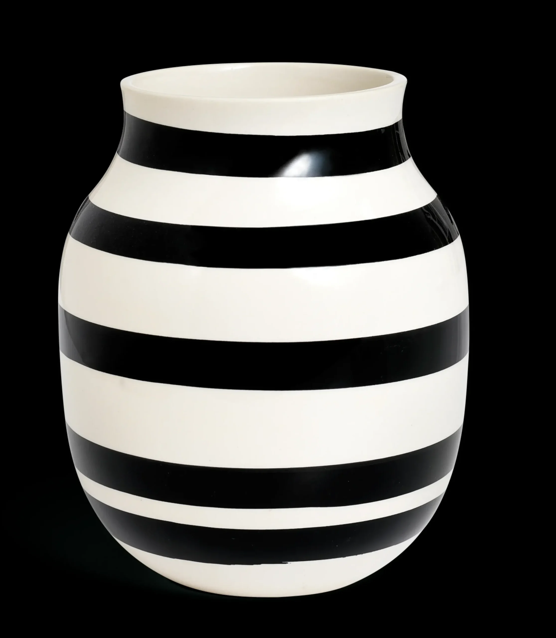 Kähler Vase H20 cm i sort fra serien Omaggio | Køb her