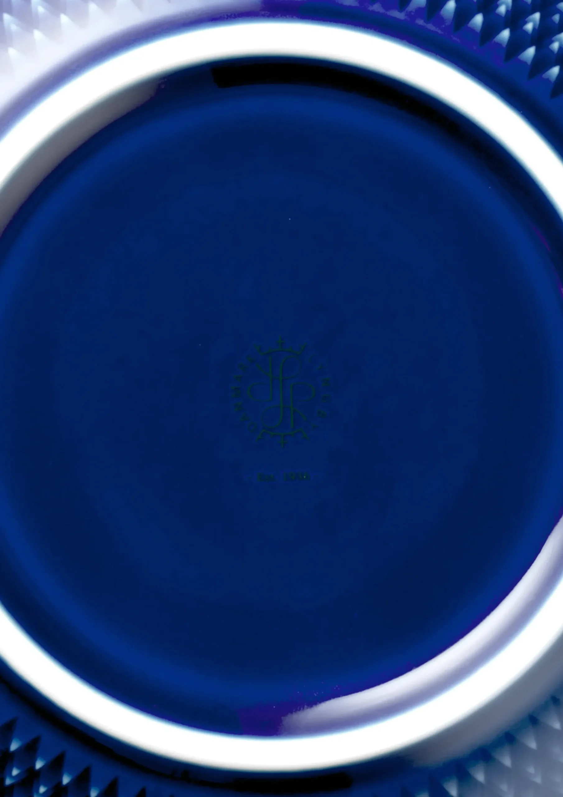 Lyngby Porcelæn Rhombe Color Serveringsskål Ø22 cm mørk blå