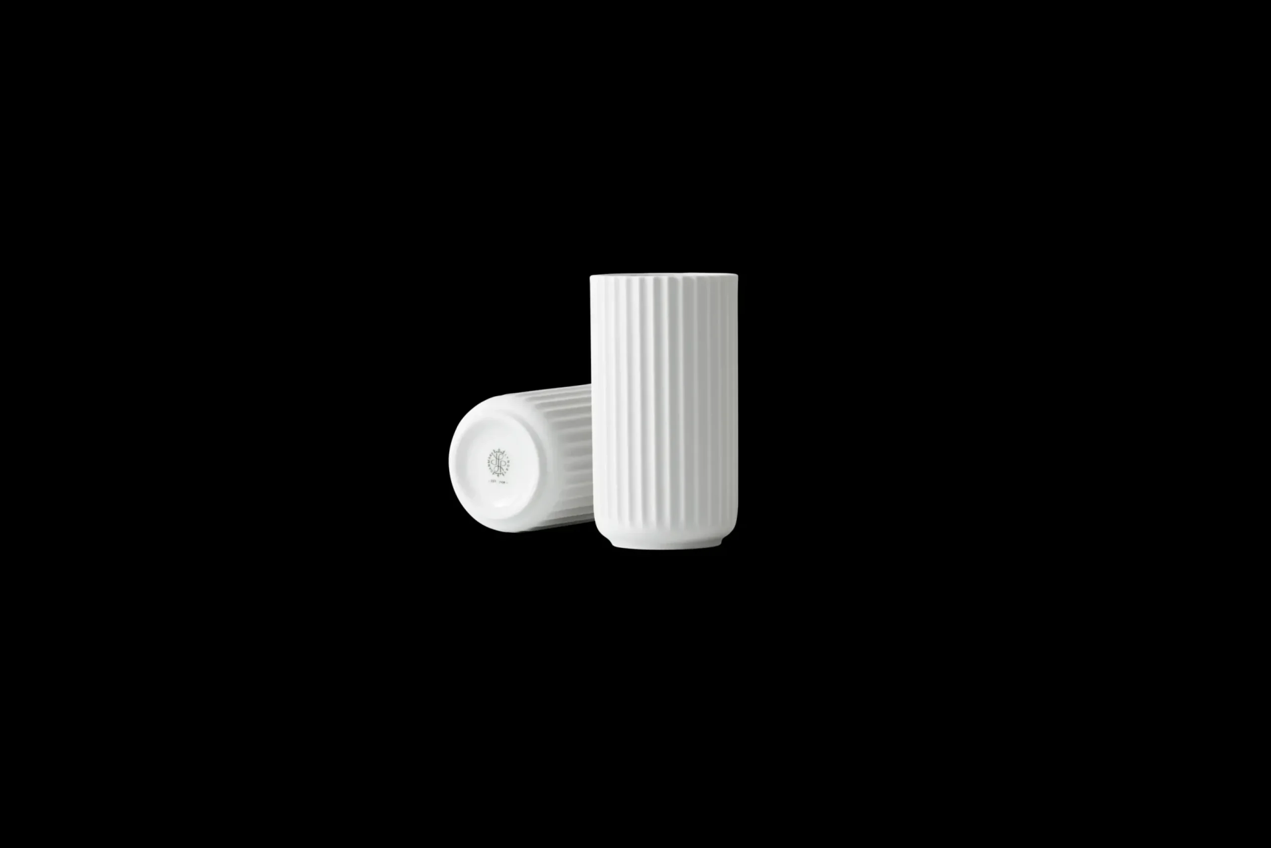 Lyngby Porcelæn Vase H15.5 cm i hvid fra serien Lyngby